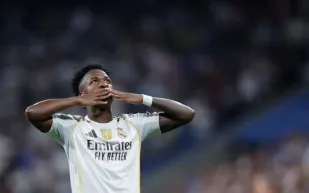 من الغضب إلى الحكمة.. فينيسيوس يقلب الطاولة على خيتافي ويتألق مع ريال مدريد (فيديو)