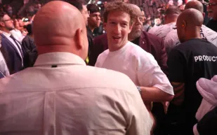 من الميتافيرس إلى الحلبة.. مارك زوكربيرغ يعيش أجواء القتال الحقيقي