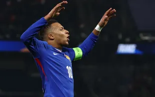   إصابة كيليان مبابي الجديدة  تثير القلق في ريال مدريد ومنتخب فرنسا