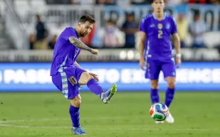 ليونيل ميسي يحطم رقمًا قياسيًا لنيمار  بعد فوز الأرجنتين على بورتوريكو