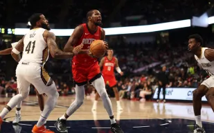 ليبرون جيمس لم يعد الاغلي.. من هو الحصان الأسود الجديد في دوري كرة السلة الأمريكي؟