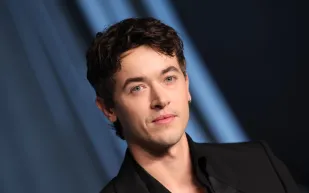 زلة لسان في أسبوع الموضة: بم وصف الممثل توم بليث النجم كيليان مورفي؟