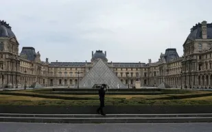 تطور جديد في سرقة متحف اللوفر: العثور على تاج الإمبراطورة أوجيني