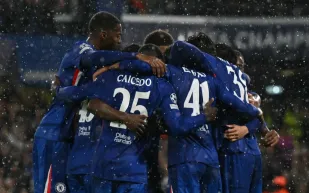 تشيلسي يحقق رقمًا تاريخيًا بثلاثية شبابية في مرمى أياكس (فيديو)