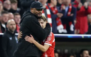 إنطلاقة لا تُنسى.. لينارت كارل يحطم رقم موسيالا في دوري الأبطال