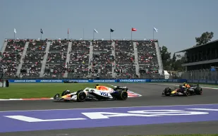 تعاون ثلاثي بين باد باني وأديداس ومرسيدس يجمع الموضة بعالم السرعة