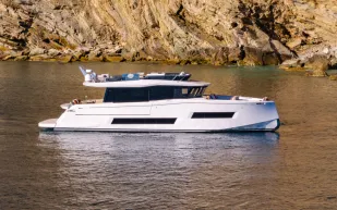 يخت Endurance 72.. ترف عائم فوق الأمواج يجمع بين الطابع العملي والأناقة