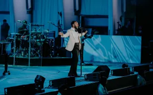 جون ليجند يختتم 2025 بحفل فاخر في أبوظبي.. تعرف على أسعار التذاكر