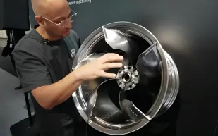  جاكوار E-Type تحصل على أغلى إطارات في العالم بتكلفة 300 ألف دولار