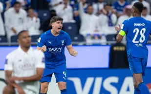 الزعيم يواصل التألق.. الهلال يتصدر مجموعته بثلاثية في شباك السد (فيديو)