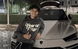 كريستيانو جونيور يستعرض سيارته لامبورغيني أوروس (صور)