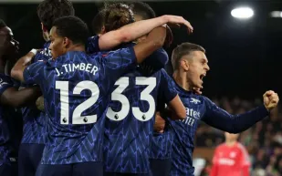 أرسنال يهزم فولهام ويحافظ على صدارة الدوري الإنجليزي بسلاح الركلات الركنية (فيديو)