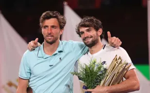 فاشرو يهزم ابن خاله ريندركنيش ويدخل قائمة أفضل 100 لاعب بتتويجه في شنغهاي (فيديو)