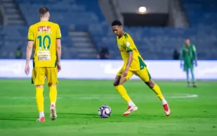 الميركاتو الشتوي يشتعل مبكرًا.. ماذا وراء اهتمام الهلال بمراد هوساوي؟ 