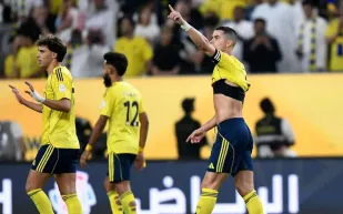 كريستيانو رونالدو يعلّم سبيد قرع الطبل احتفالًا بفوز النصر على الفتح (فيديو)