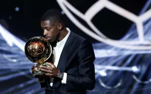 عثمان ديمبيلي يحتفل بالكرة الذهبية في مسقط رأسه (فيديو)