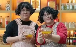 زوجان صينيان يثيران مواقع التواصل بتشابههما الغريب.. ما القصة؟