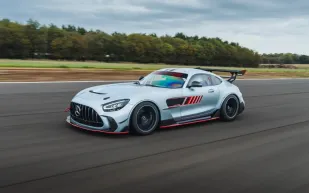 55 سيارة فقط في العالم.. مرسيدس GT Track Series ضمن مزاد فاخر (فيديو)