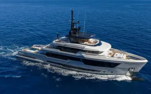 رفاهية السفر البحري: يخت Big Naan الاستكشافي يجمع بين الفخامة والتصميم العصري