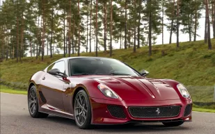 سيارة Ferrari 599 GTO نادرة تُعرض في مزاد بسعر يتجاوز المليون دولار