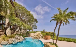 منزل جوني كارسون الأسطوري في ماليبو يُعرض للبيع مقابل 110 ملايين دولار