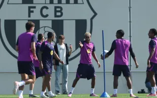 برشلونة يستعيد يامال.. وباريس يفقد ديمبيلي ودويه قبل القمة 