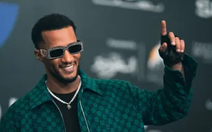 لفتة إنسانية من محمد رمضان لشاب سعودي من ذوي الهمم (فيديو)