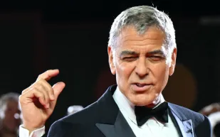 جورج كلوني يكشف سر استقرار حياته الأسرية وسط الشهرة