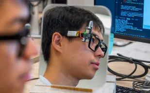 نظارات ذكية تراقب صحتك من خلال رمشة عين واحدة