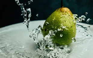 عطور الرجال والكمّثرى: رحلة بين الفاكهة والفخامة