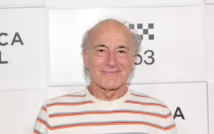 خطوة غير متوقعة من بيتر فريدمان تهز سوق العقارات الفاخرة