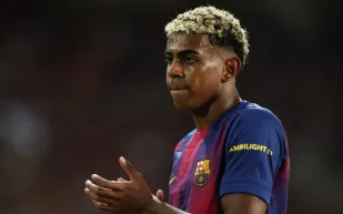 إصابة يامال تعيد إشعال الخلاف بين برشلونة والاتحاد الإسباني