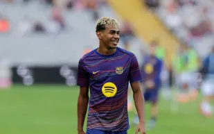 جدل واسع بعد الكشف عن راتب يامال الضخم مقارنة بميسي ورونالدو في بداياتهما