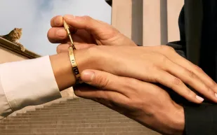 قيد الحب يتحرّر.. كارتييه تفتح فصلاً جديدًا من الأبدية