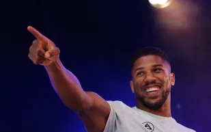 هل سيشهد صيف 2026 نزال أنطوني جوشوا ضد تايسون فيوري؟