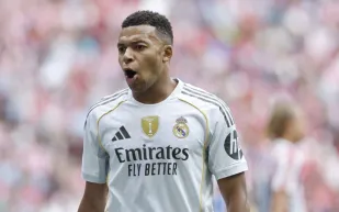 كيليان مبابي يهدد عرش الهدافين في موسم الأرقام القياسية