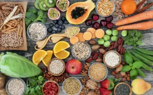 ودّع الأرق.. 3 فواكه تُعيد لجسمك توازنه الطبيعي أثناء النوم