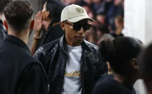 فاريل ويليامز يرتدي أغلى ساعة ميكانيكية في العالم 