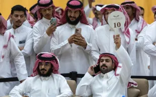 بقيمة تقارب المليون ريال.. بيع 3 صقور في مزاد الصقور السعودي