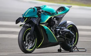 بقوة 225 حصانًا ووزن خفيف.. دراجة أستون مارتن الجديدة تنافس السوبركار