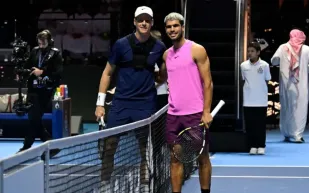 يانيك سينر يهزم ألكاراز ويحافظ على لقبه في بطولة Six Kings Slam بالرياض (فيديو)