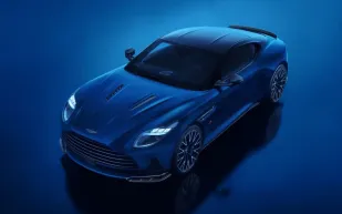 أستون مارتن DB12 S.. سيارة رياضية خارقة تهز عرش السرعة! (فيديو)