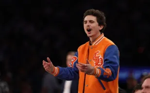 تيموثي شالاميت يطلق عرضًا غامضًا لفيلم «Marty Supreme» (فيديو)