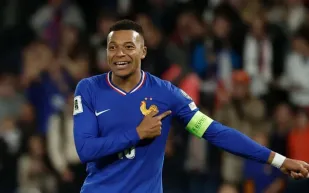 مبابي: راموس كان قائدًا في باريس رغم عدم حمله الشارة