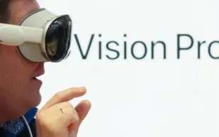 آبل تُعيد تعريف الراحة في نظارة Vision Pro بحزام جديد كليًا