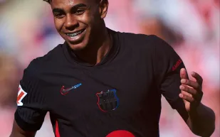 ما السر وراء توقف لامين يامال عن توقيع الاوتوجرافات؟