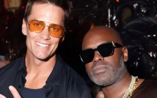 توم برادي وكوري جامبل يتألقان بتحف "أوديمار بيغيه" الفاخرة.. قيمتها تفوق ربع مليون دولار