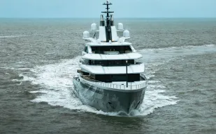 في تجربة أولى مثيرة.. يخت "ليفياثان" العملاق بطول 111 مترًا ينطلق إلى البحر