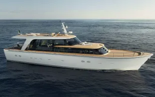 تحفة بحرية بروح الستينيات.. سانلورينزو تكشف عن يختها الجديد "SHE"