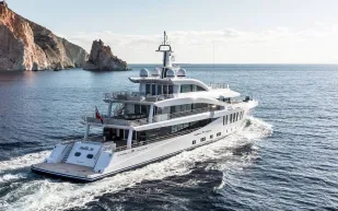 تحفة بحرية نادرة.. بيع يخت "ستيلا MI" الفاخر من "أميلز" بمبلغ قياسي